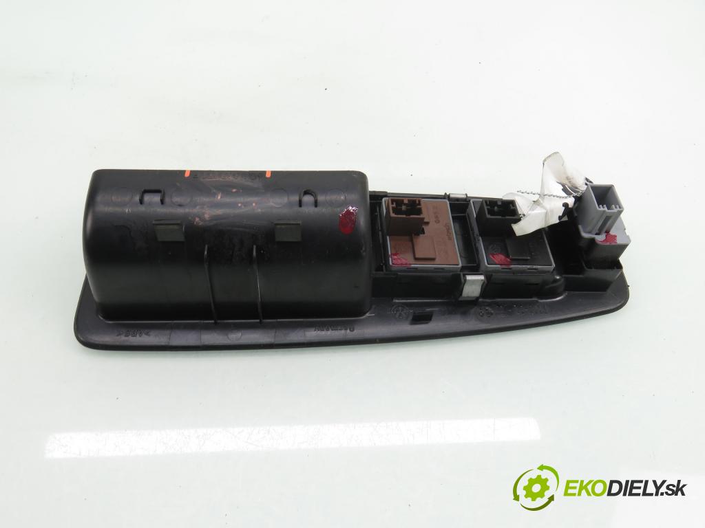 VW POLO (9N_) HB 2006 74,00 1.4 16V - BBZ 1390,00 Panel ovládania okien 6Q1867171F