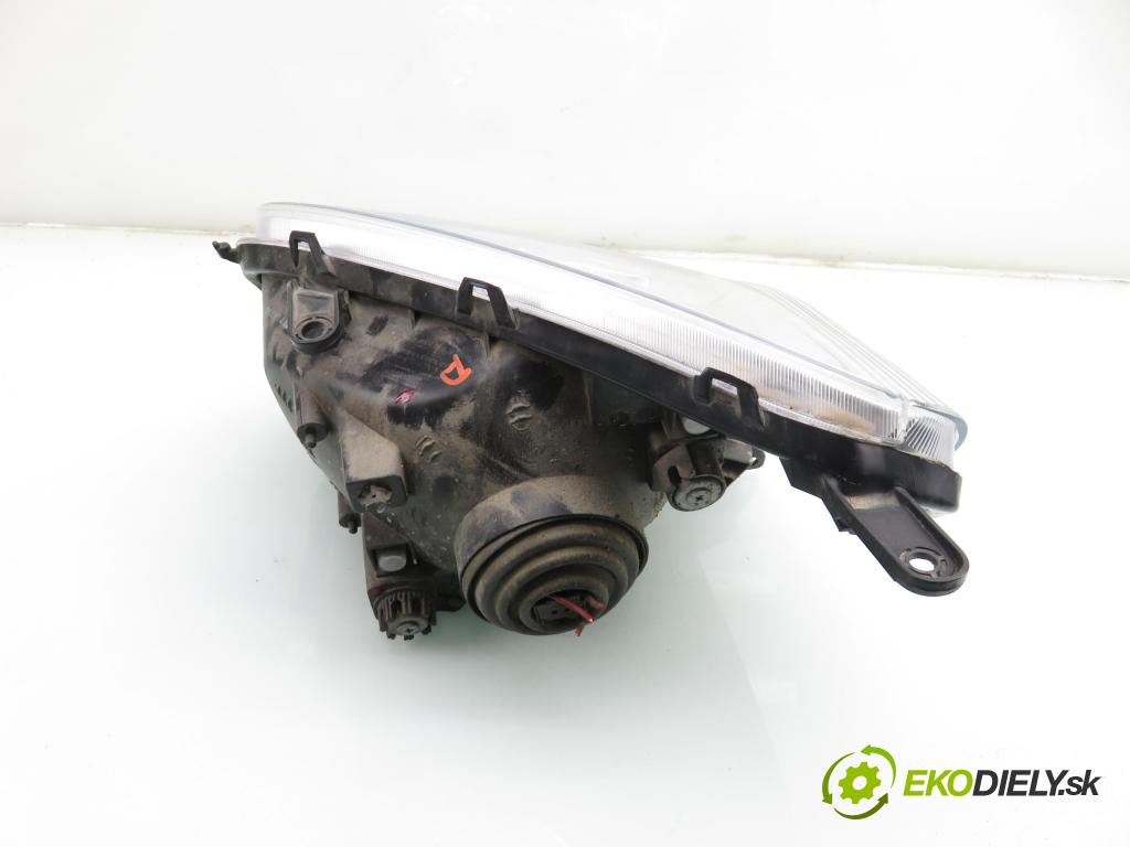 TOYOTA RAV 4 II (_A2_) SUV 2000 110,00 2.0 4WD 150 - 1AZ-FE 1998,00 Svetlo PP