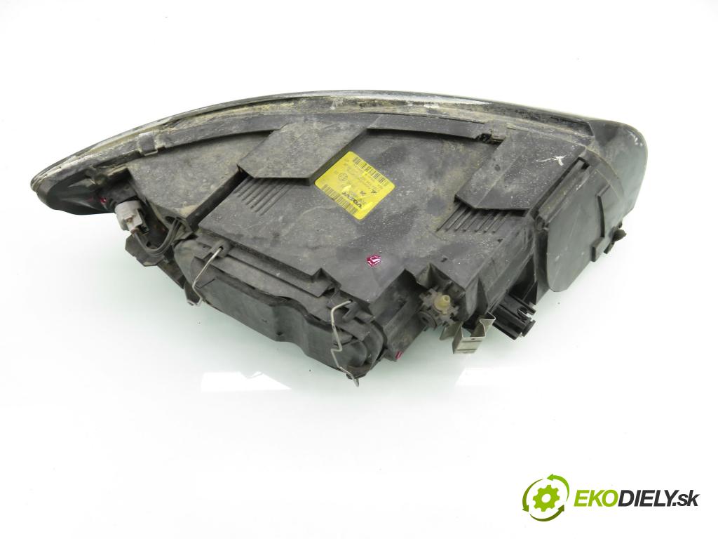VOLVO S40 II (MS) SEDAN 2006 81,00 1.6 D - D 4164 T 1560,00 Svetlo LP 30698885
