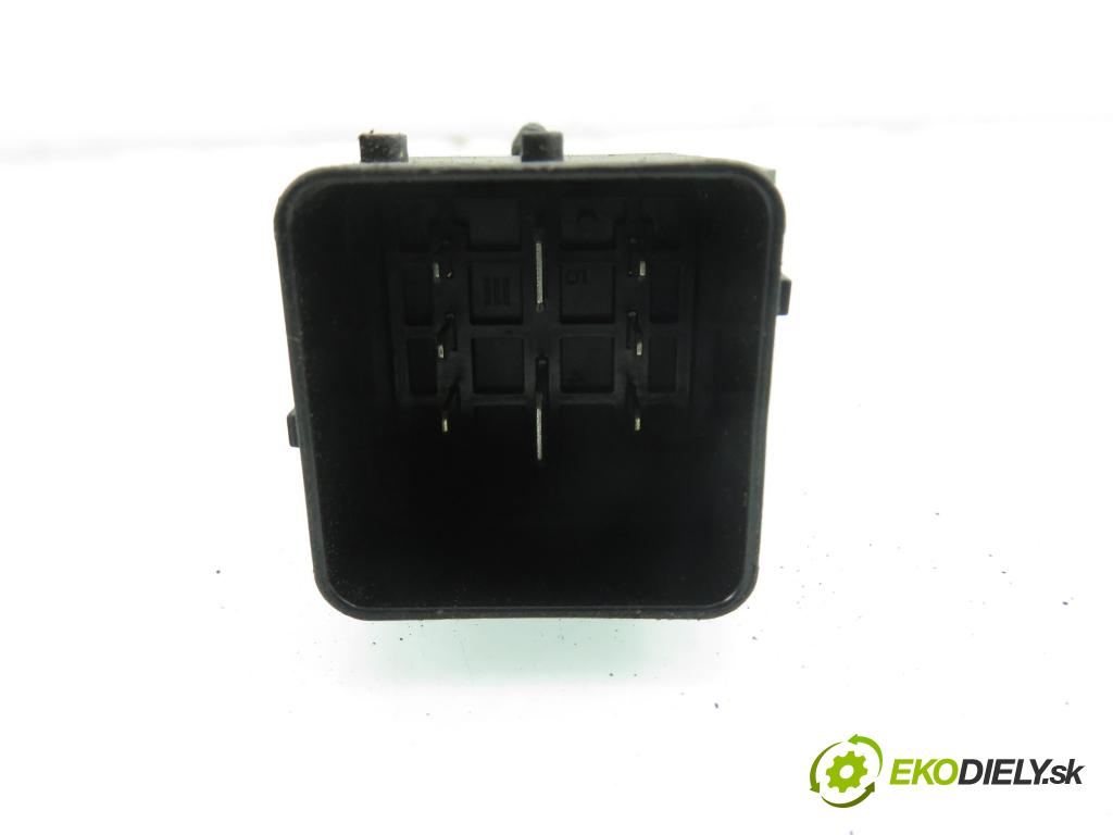 FORD MONDEO IV Turnier (BA7) KOMBI 2011 85,00 1.6 TDCi - T1BA 1560,00 RELÉ: SWIEC: 51299049 ; 9666671780