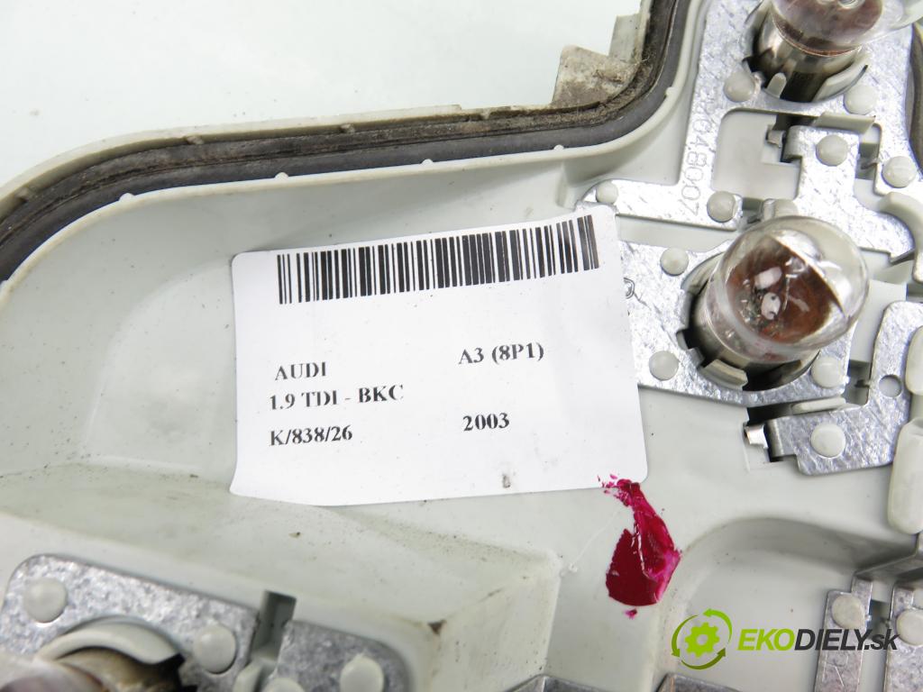 AUDI A3 (8P1) HB 2003 77,00 1.9 TDI - BKC 1896,00 PŘÍSPĚVEK svetla pravý ZADNÍ: 8P0945258
