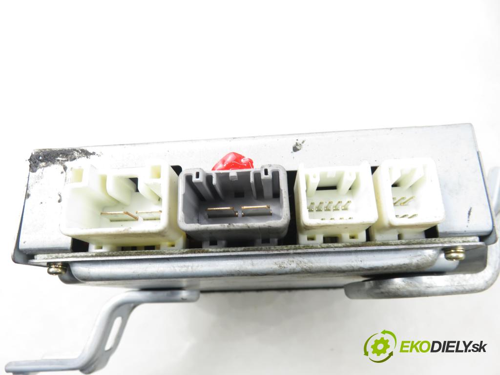 TOYOTA YARIS (_P1_) HB 2001 50,00 1.0 VVT- i 68 - 1SZ-FE 998,00 serv/podporovanie elektrické 452000D030 ; 6900000264 ; 896500D010