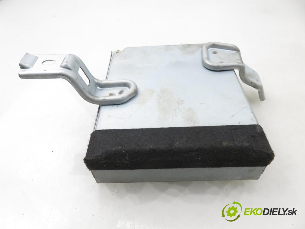 TOYOTA YARIS (_P1_) HB 2001 50,00 1.0 VVT- i 68 - 1SZ-FE 998,00 serv/podporovanie elektrické 452000D030 ; 6900000264 ; 896500D010
