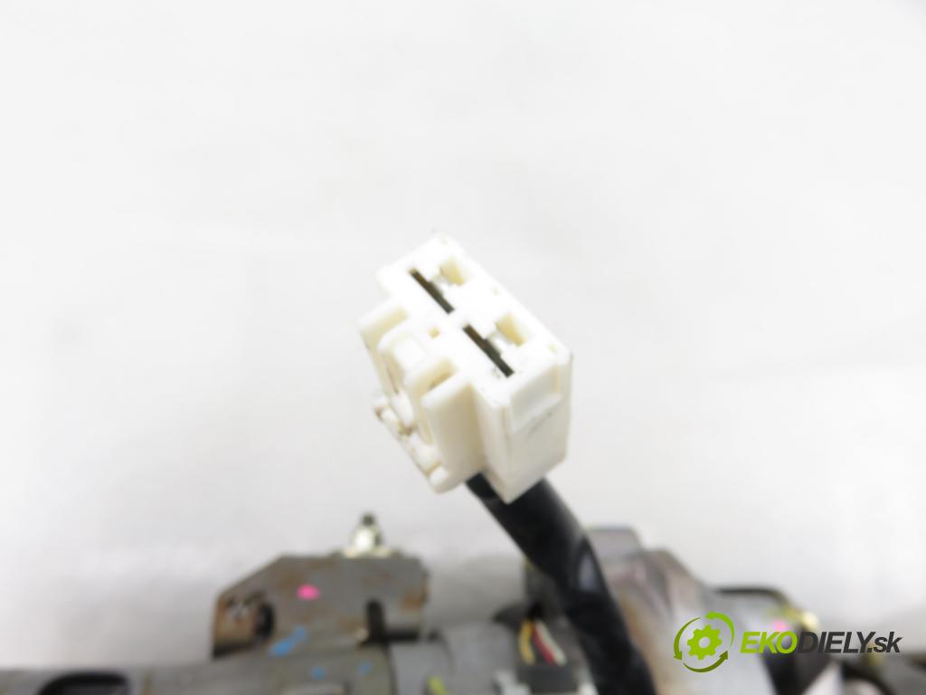 TOYOTA YARIS (_P1_) HB 2001 50,00 1.0 VVT- i 68 - 1SZ-FE 998,00 serv/podporovanie elektrické 452000D030 ; 6900000264 ; 896500D010