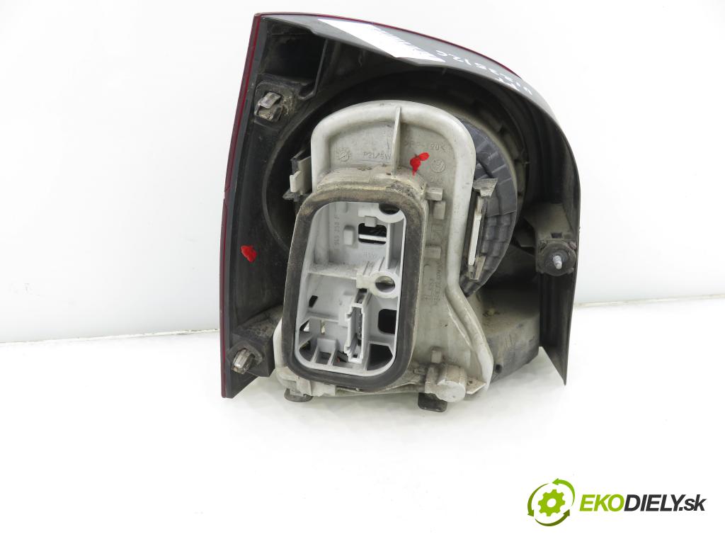 VW POLO (9N_) HB 2006 74,00 1.4 16V - BBZ 1390,00 světlo pravé zadní 6Q6945096M