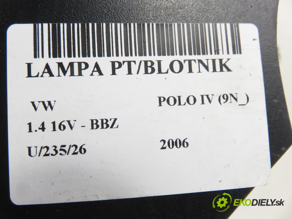 VW POLO (9N_) HB 2006 74,00 1.4 16V - BBZ 1390,00 světlo pravé zadní 6Q6945096M