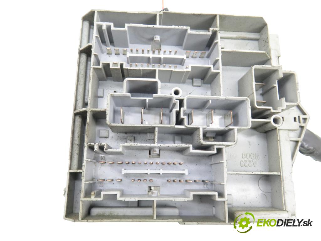 FIAT STILO (192_) HB 2004 76,00 1.6 16V 103 - 182 B6.000 1596,00 Skrinka POJISTKY: 51732865