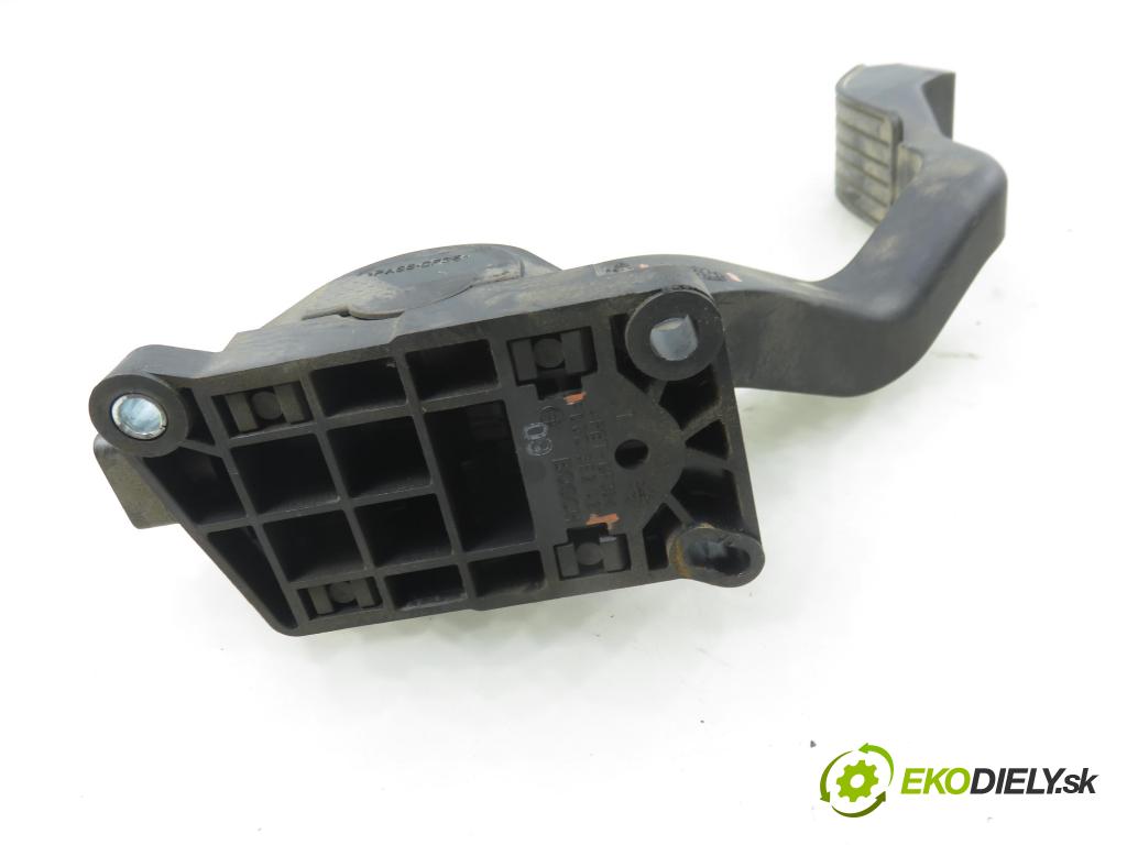 CITROEN C3 I (FC_) HB 2003 54,00 1.4 i - KFV (TU3JP) 1360,00 Potenciometer plynu 0280752251 ; 9646702180 ; F00C3E2427 (Potenciometer plynového pedálu)