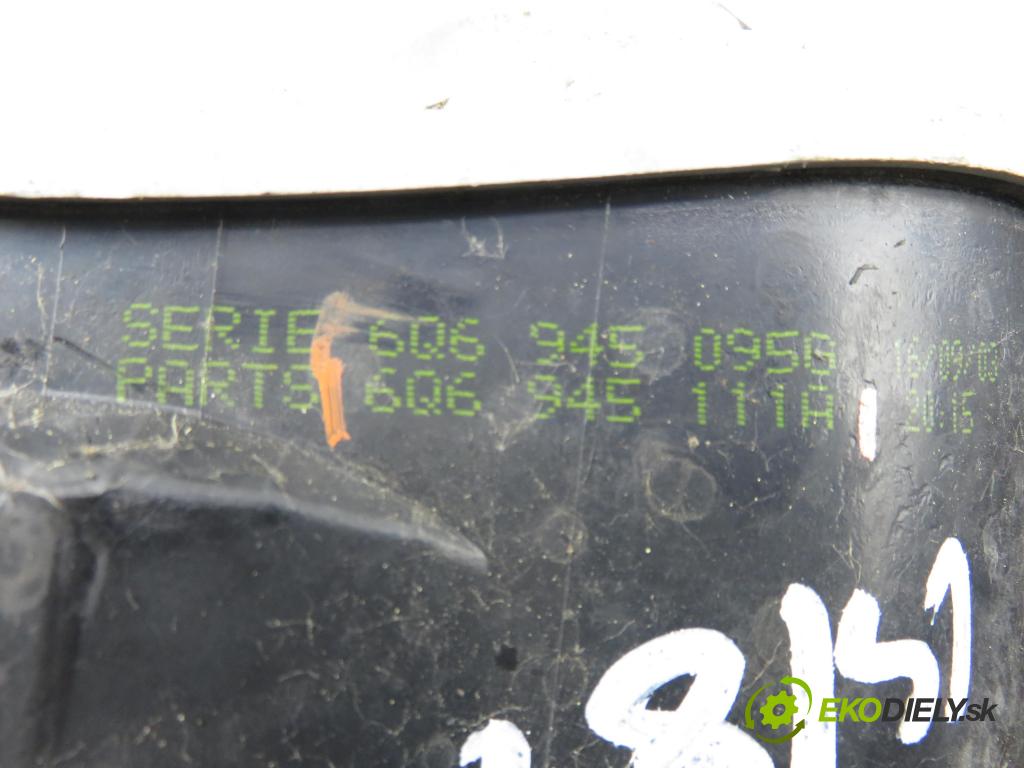 VW POLO (9N_) HB 2003 55,00 1.4 16V 75 - BBY 1390,00 světlo levé zadní 6Q6945111A