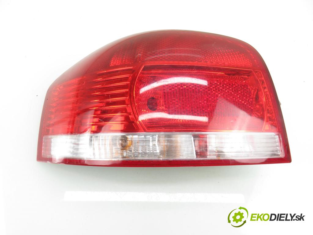 AUDI A3 (8P1) HB 2003 77,00 1.9 TDI - BKC 1896,00 světlo levé zadní 8P0945095