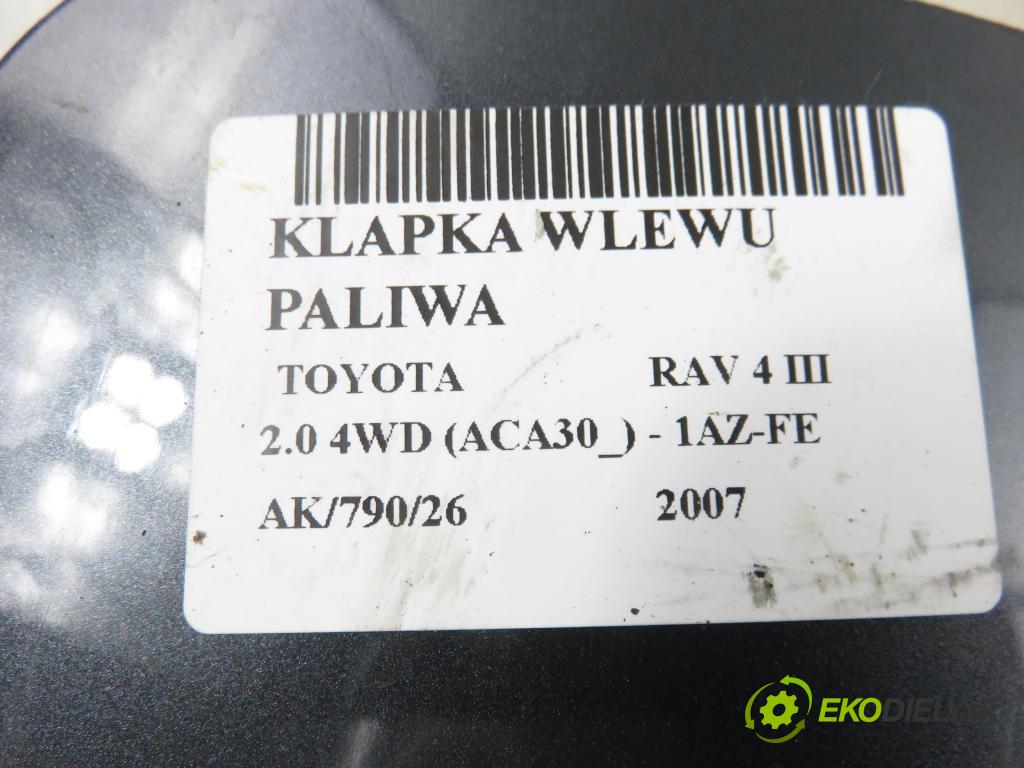 TOYOTA RAV 4 III (_A3_) SUV 2007 112,00 2.0 4WD (ACA30_) - 1AZ-FE 1998,00 dvířka nádrže paliva  (Klika dveří ostatní)