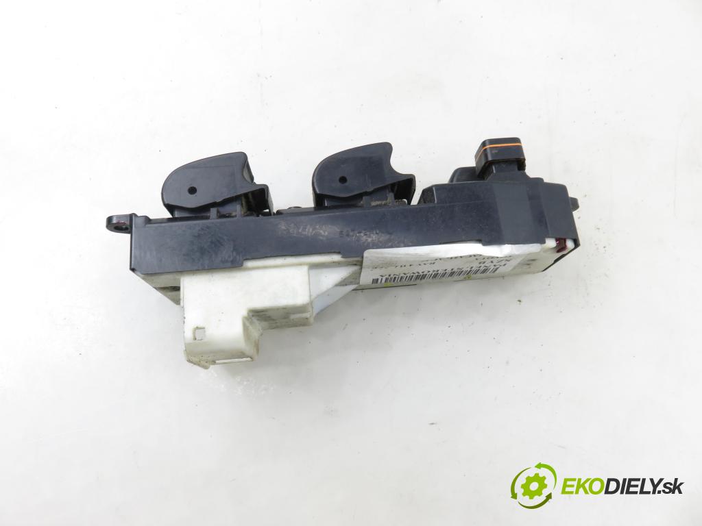 TOYOTA RAV 4 II (_A2_) SUV 2000 110,00 2.0 4WD 150 - 1AZ-FE 1998,00 Panel ovládania okien 8482042090