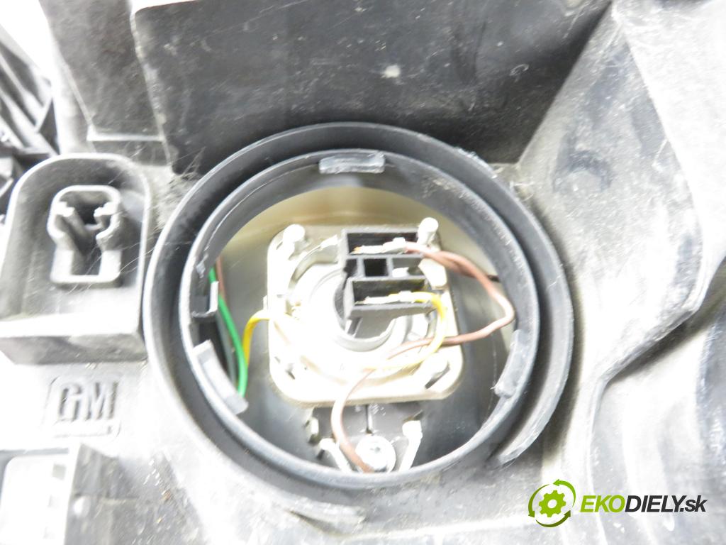 OPEL MERIVA A nadwozie wielkoprzestrzenne (MPV) (X03) HB 2007 77,00 1.6 16V 105 - Z 16 XEP 1598,00 Svetlo PP 93321053