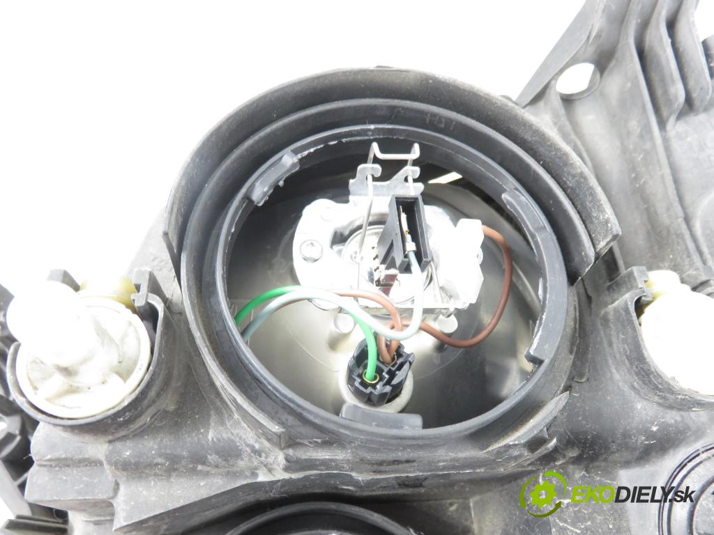 OPEL MERIVA A nadwozie wielkoprzestrzenne (MPV) (X03) HB 2007 77,00 1.6 16V 105 - Z 16 XEP 1598,00 Svetlo PP 93321053