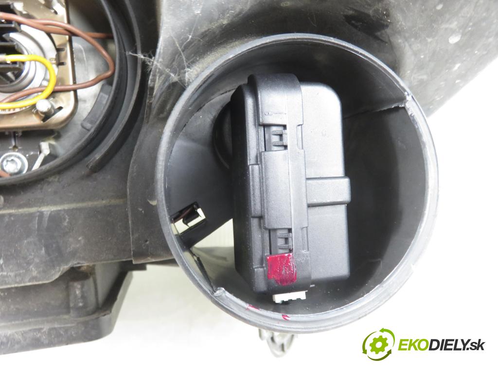 OPEL MERIVA A nadwozie wielkoprzestrzenne (MPV) (X03) HB 2007 77,00 1.6 16V 105 - Z 16 XEP 1598,00 Svetlo PP 93321053