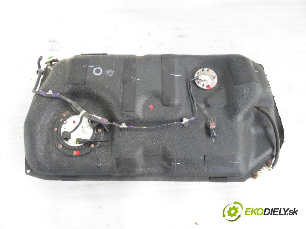 SUZUKI GRAND VITARA II (JT, TE, TD) SUV 2009 103,00 2.0 (JB420) - J20A 1995,00 nádržka paliva benzín 