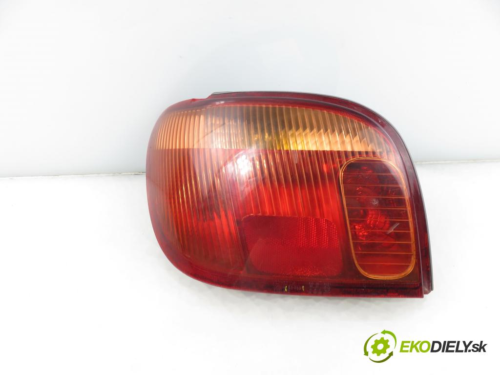 TOYOTA YARIS (_P1_) HB 2004 50,00 1.0 VVT- i 68 - 1SZ-FE 998,00 světlo levé zadní 52053