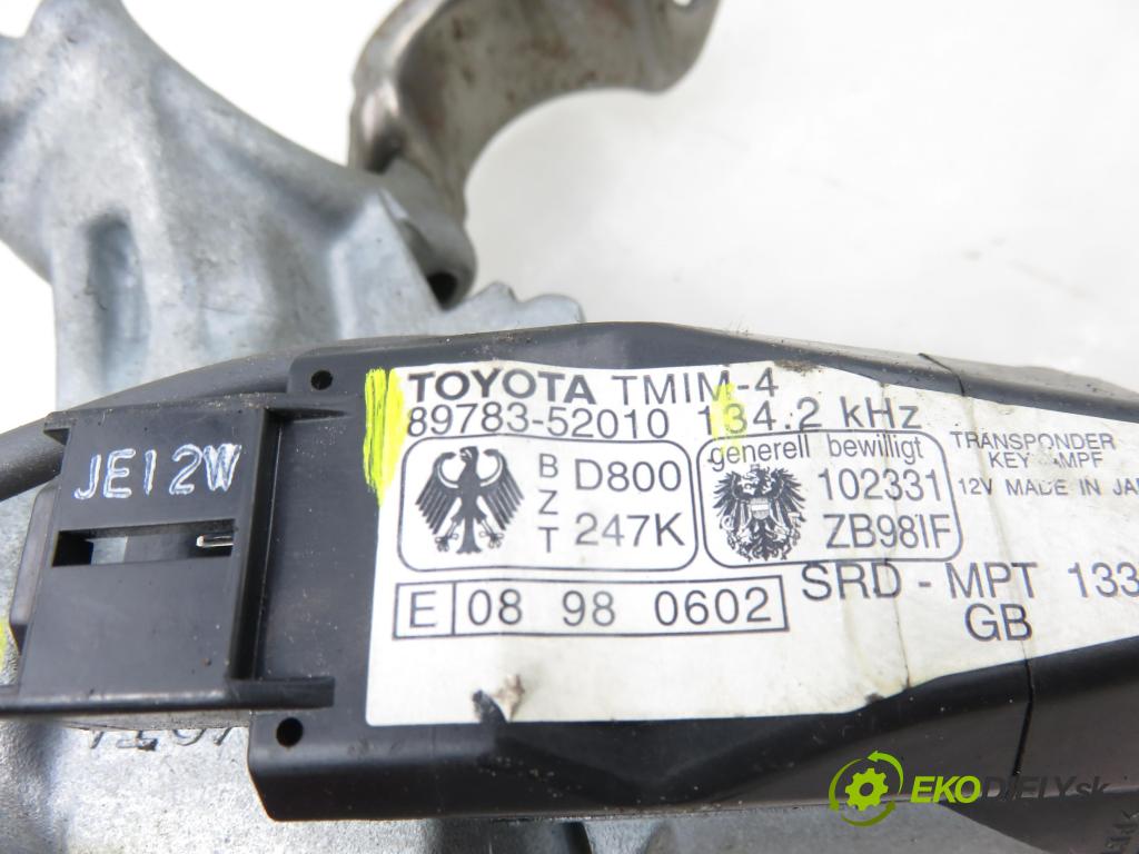 TOYOTA RAV 4 II (_A2_) SUV 2000 110,00 2.0 4WD 150 - 1AZ-FE 1998,00 spinačka / zámky 45020423 ; 8978352010