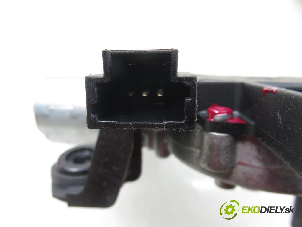 CITROEN C4 Grand Picasso I (UA_) MINIVAN 2008 92,00 1.8 i 16V - 6FY (EW7A) 1749,00 Motorček stierače zadné 0390201807 ; 9646803180