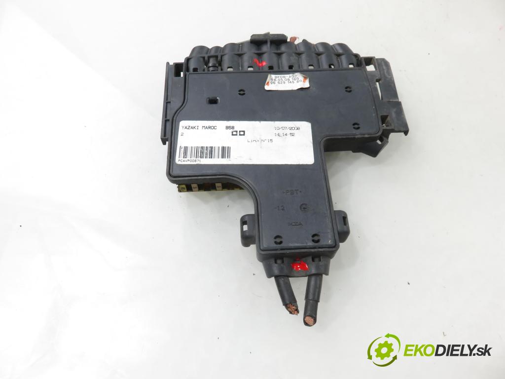 CITROEN C4 Grand Picasso I (UA_) MINIVAN 2008 92,00 1.8 i 16V - 6FY (EW7A) 1749,00 Skrinka POJISTKY: na BATÉRIA 9662914580