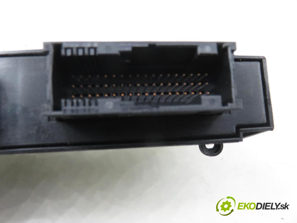 BMW 3 (E90) SEDAN 2005 120,00 2.0 320 d 163 1995,00 MODUL komfortu 6968034 ; 6968033