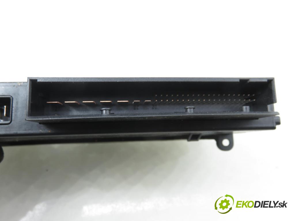 BMW 3 (E90) SEDAN 2005 120,00 2.0 320 d 163 1995,00 MODUL komfortu 6968034 ; 6968033