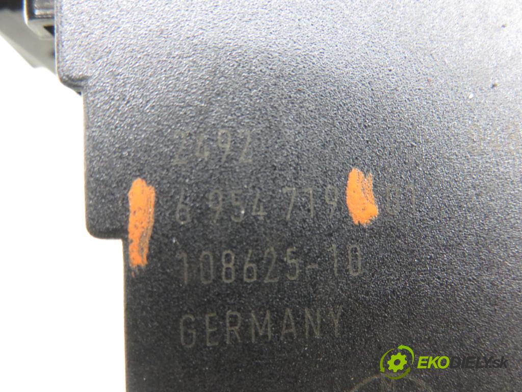BMW 3 (E90) SEDAN 2005 120,00 2.0 320 d 163 1995,00 spinačka 6954719 ; 6949913 (Spínacia skrinka)