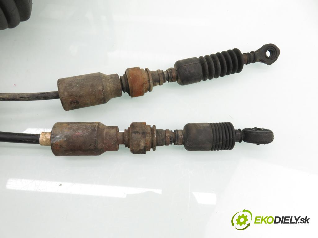 SUZUKI IGNIS (FH) HB 2001 61,00 1.3 4WD 83 (RG413) - M13A 1328,00 ZVEDÁK: