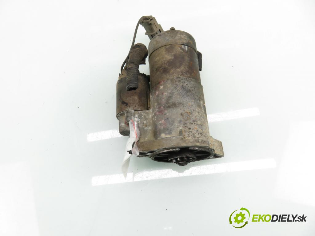 NISSAN TERRANO II (R20) TERENOWY 1994 91,00 2.4 i 12V 4WD 124 - KA24E 2389,00 startér  (Startér)