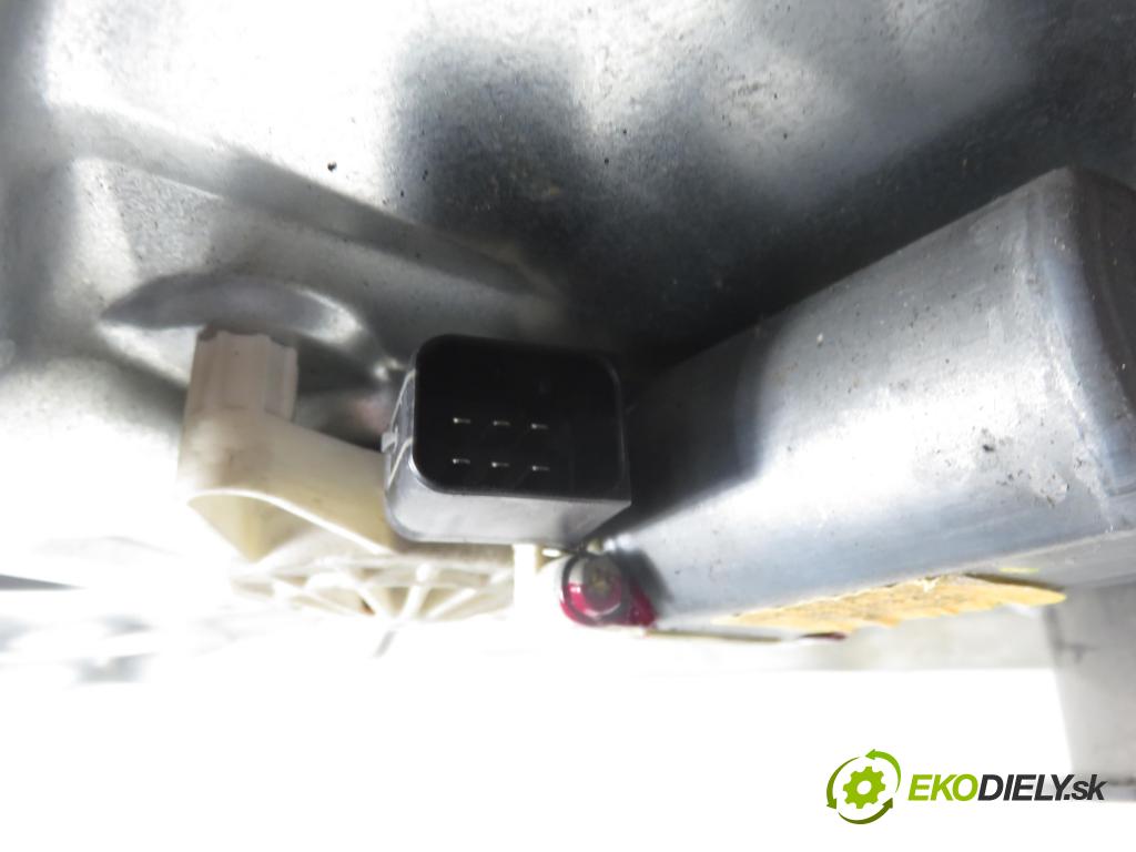 VW PASSAT B5 (3B2) SEDAN 1996 74,00 1.6 - ADP 1595,00 Mechanizmus okien 3B4837751A
