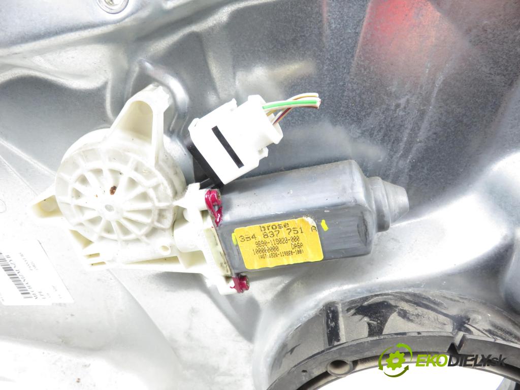 VW PASSAT B5 (3B2) SEDAN 1996 74,00 1.6 - ADP 1595,00 Mechanizmus okien 3B4837751A
