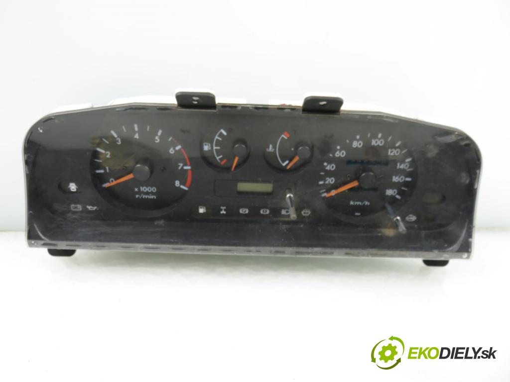 NISSAN TERRANO II (R20) TERENOWY 1994 91,00 2.4 i 12V 4WD 124 - KA24E 2389,00 Prístrojovka elektrický 248100F000