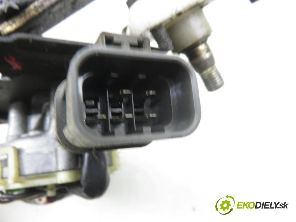 NISSAN TERRANO II (R20) TERENOWY 1994 91,00 2.4 i 12V 4WD 124 - KA24E 2389,00 Motorček stieračov 9390332384 ; 9390332378