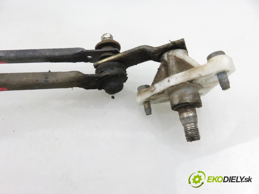 NISSAN TERRANO II (R20) TERENOWY 1994 91,00 2.4 i 12V 4WD 124 - KA24E 2389,00 Motorček stieračov 9390332384 ; 9390332378