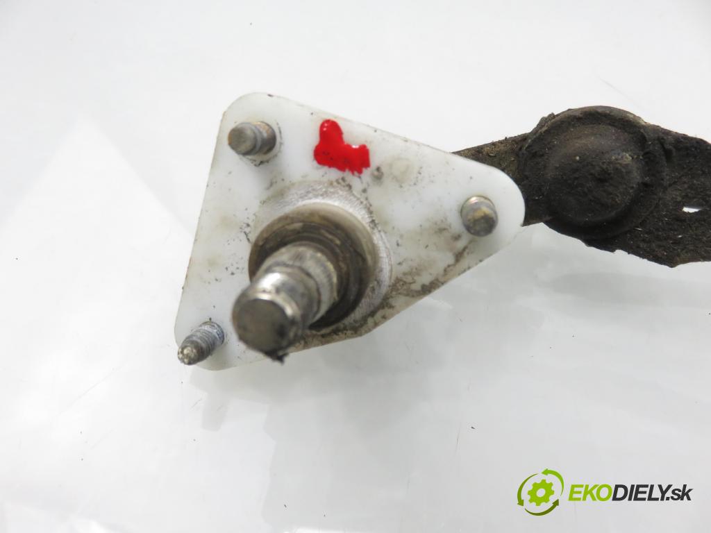 NISSAN TERRANO II (R20) TERENOWY 1994 91,00 2.4 i 12V 4WD 124 - KA24E 2389,00 Motorček stieračov 9390332384 ; 9390332378