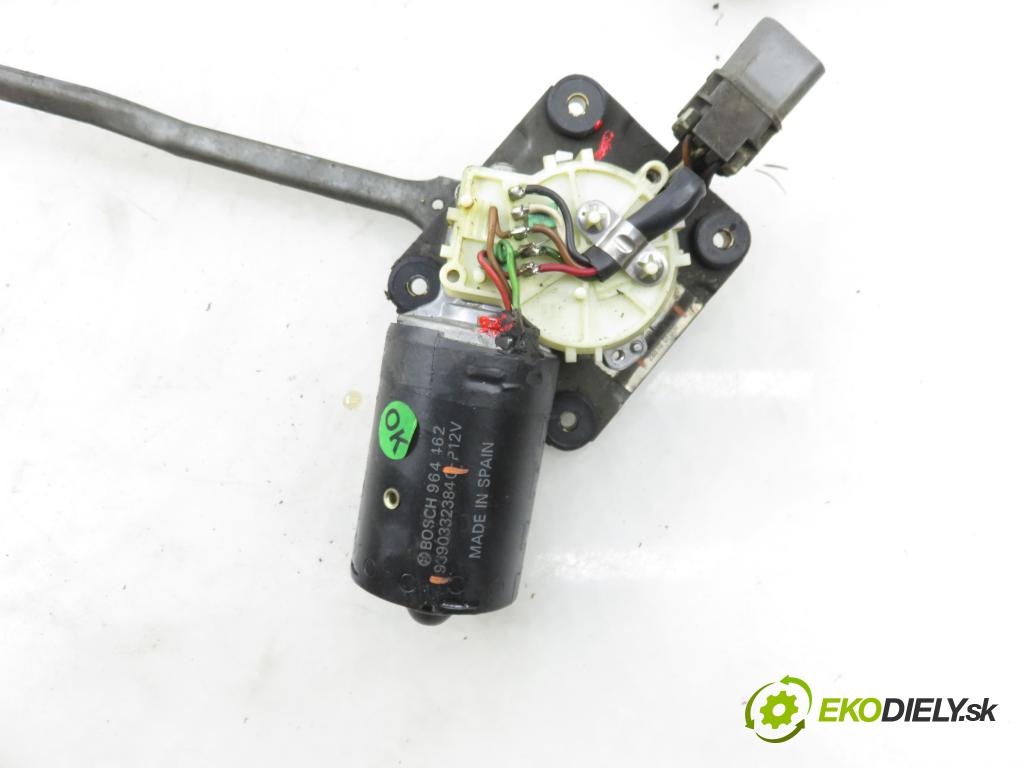 NISSAN TERRANO II (R20) TERENOWY 1994 91,00 2.4 i 12V 4WD 124 - KA24E 2389,00 Motorček stieračov 9390332384 ; 9390332378
