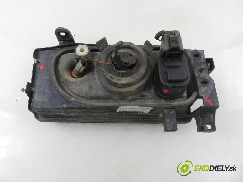 NISSAN TERRANO II (R20) TERENOWY 1994 91,00 2.4 i 12V 4WD 124 - KA24E 2389,00 Svetlo LP