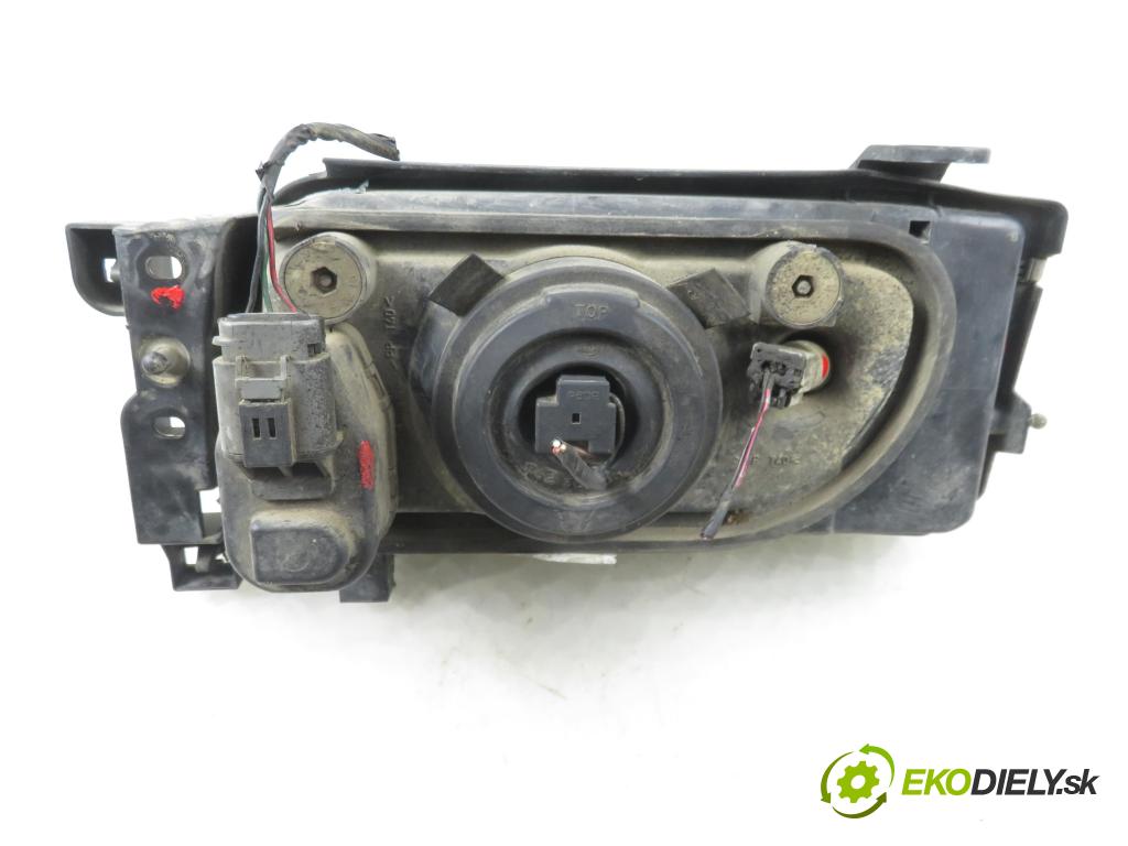 NISSAN TERRANO II (R20) TERENOWY 1994 91,00 2.4 i 12V 4WD 124 - KA24E 2389,00 Svetlo PP