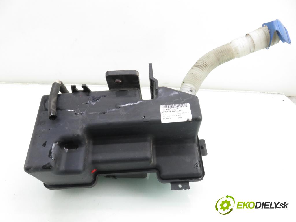 VW TIGUAN (5N_) SUV 2008 103,00 2.0 TDI 4motion - CBAB 1968,00 Nádržka ostrekovačov 5N0955453B ; 5N0955453A ; 5N0955453 (Kľučka dverí ostatné)