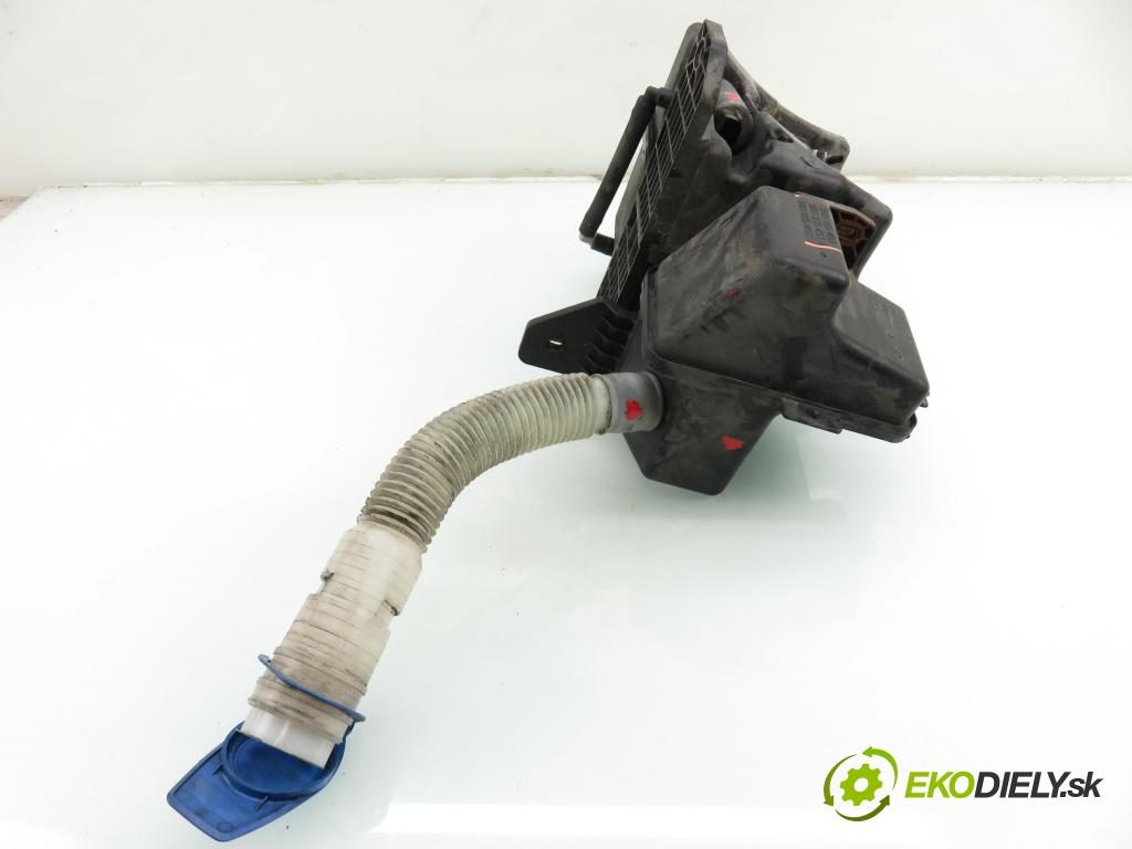 VW TIGUAN (5N_) SUV 2008 103,00 2.0 TDI 4motion - CBAB 1968,00 Nádržka ostrekovačov 5N0955453B ; 5N0955453A ; 5N0955453 (Kľučka dverí ostatné)