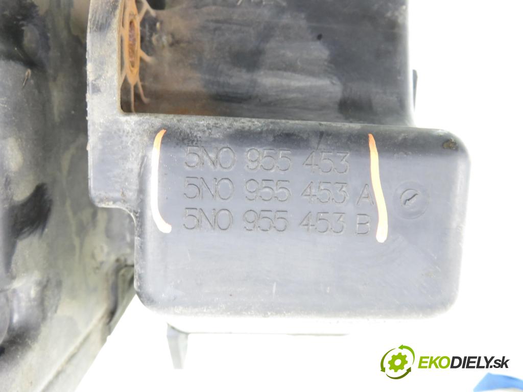VW TIGUAN (5N_) SUV 2008 103,00 2.0 TDI 4motion - CBAB 1968,00 Nádržka ostrekovačov 5N0955453B ; 5N0955453A ; 5N0955453 (Kľučka dverí ostatné)