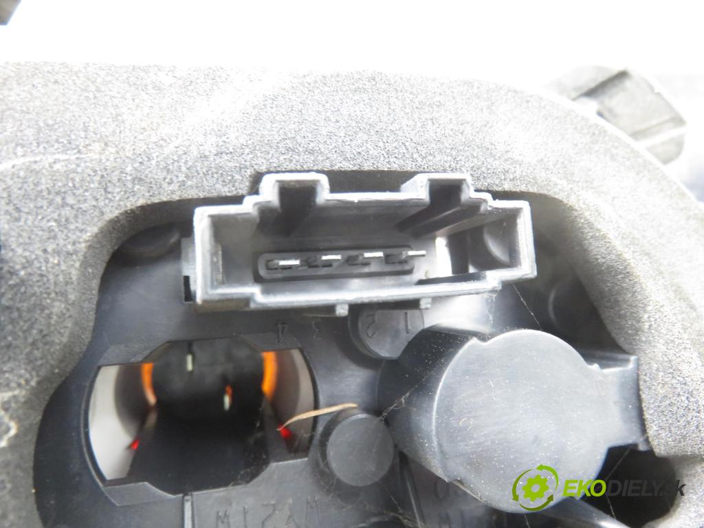 VW TIGUAN (5N_) SUV 2008 103,00 2.0 TDI 4motion - CBAB 1968,00 Svetlo pravé zadné 5N0945096H