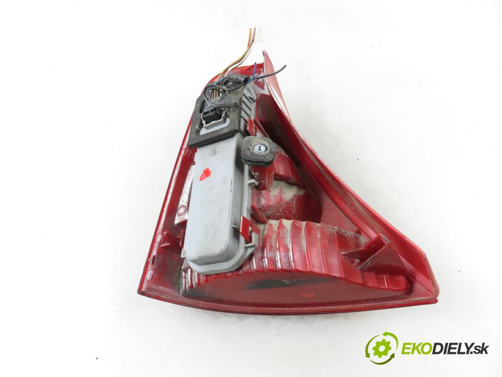 RENAULT CLIO II (BB_, CB_) HB 2001 43,00 1.2 (BB0A, BB0F, BB10, BB1K, BB28, BB2D, BB2H, CB0 1149,00 Svetlo pravé zadné