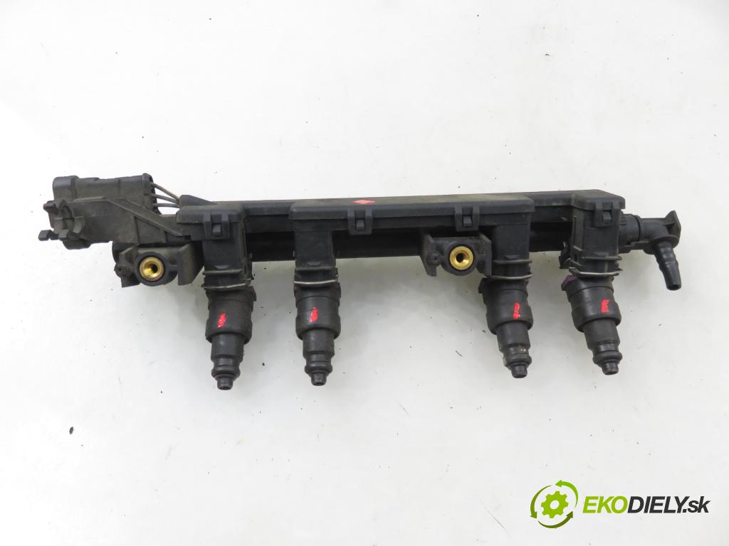 RENAULT CLIO II (BB_, CB_) HB 2001 43,00 1.2 (BB0A, BB0F, BB10, BB1K, BB28, BB2D, BB2H, CB0 1149,00 Lišta vstrekovacia 7700114546C ; 873774 (Vstrekovacia lišta)
