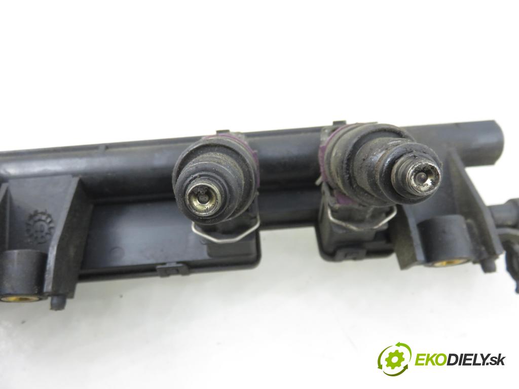 RENAULT CLIO II (BB_, CB_) HB 2001 43,00 1.2 (BB0A, BB0F, BB10, BB1K, BB28, BB2D, BB2H, CB0 1149,00 Lišta vstrekovacia 7700114546C ; 873774 (Vstrekovacia lišta)