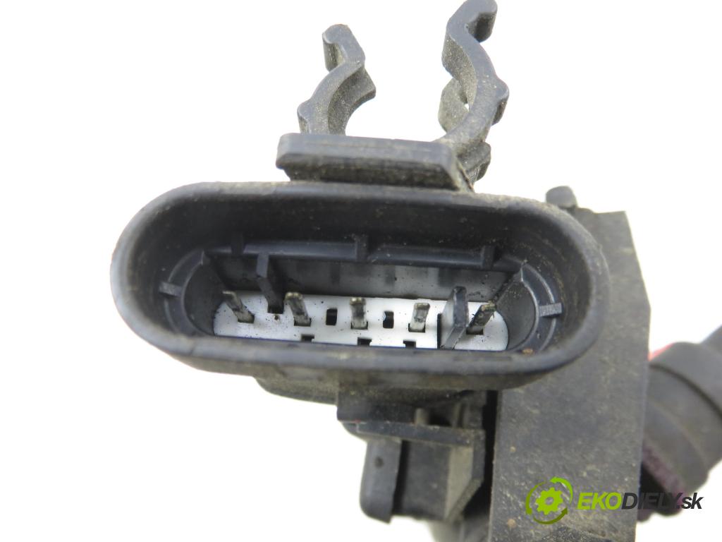 RENAULT CLIO II (BB_, CB_) HB 2001 43,00 1.2 (BB0A, BB0F, BB10, BB1K, BB28, BB2D, BB2H, CB0 1149,00 Lišta vstrekovacia 7700114546C ; 873774 (Vstrekovacia lišta)