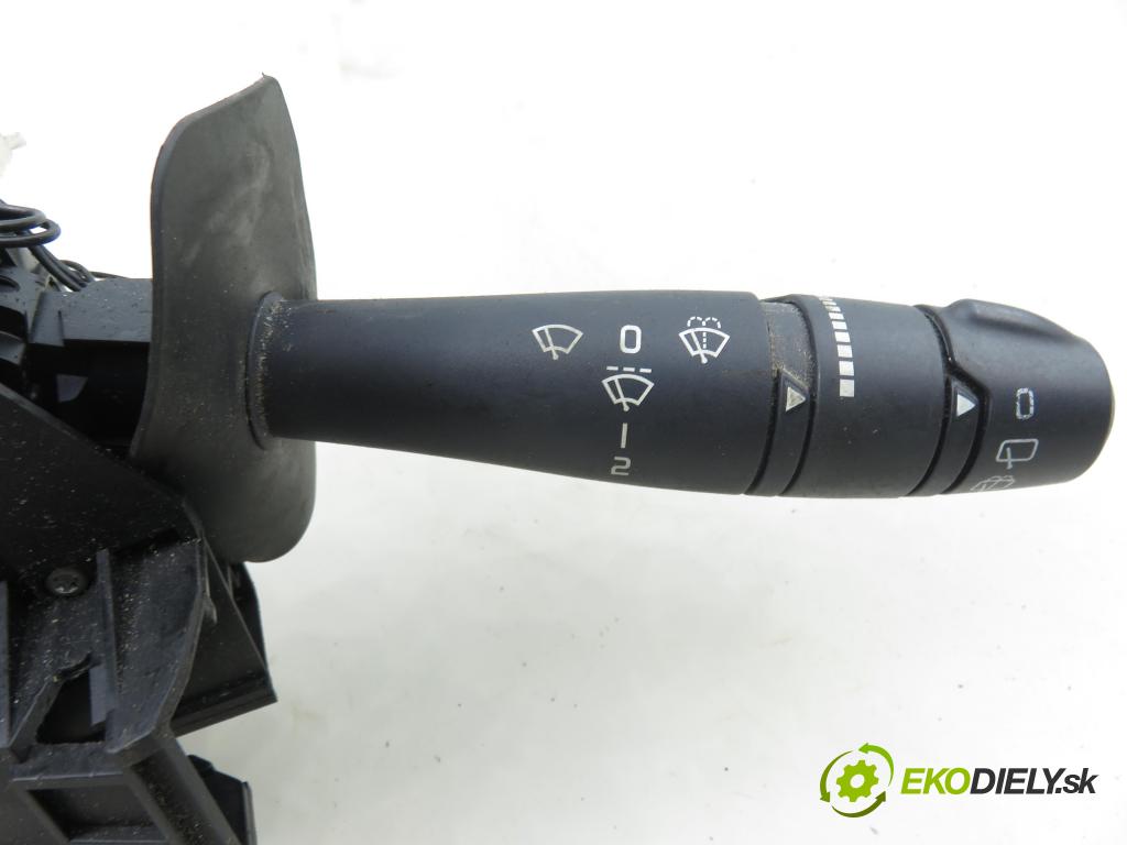 RENAULT CLIO II (BB_, CB_) HB 2001 43,00 1.2 (BB0A, BB0F, BB10, BB1K, BB28, BB2D, BB2H, CB0 1149,00 páčka/prepínač 61730002 ; 8200058674