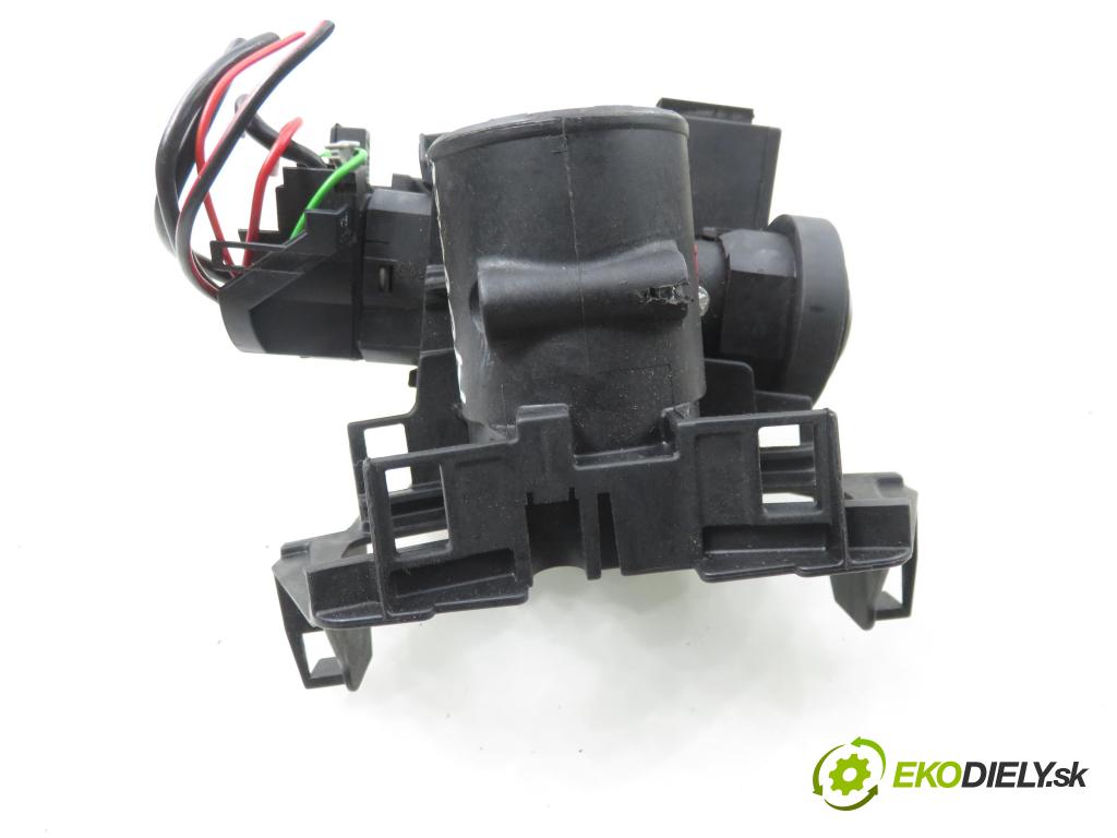 OPEL ASTRA G sedan (T98) HB 1999 74,00 1.6 16V - X 16 XEL 1598,00 spinačka 90589313 ; 90589389 ; 24418927 (Spínacia skrinka)