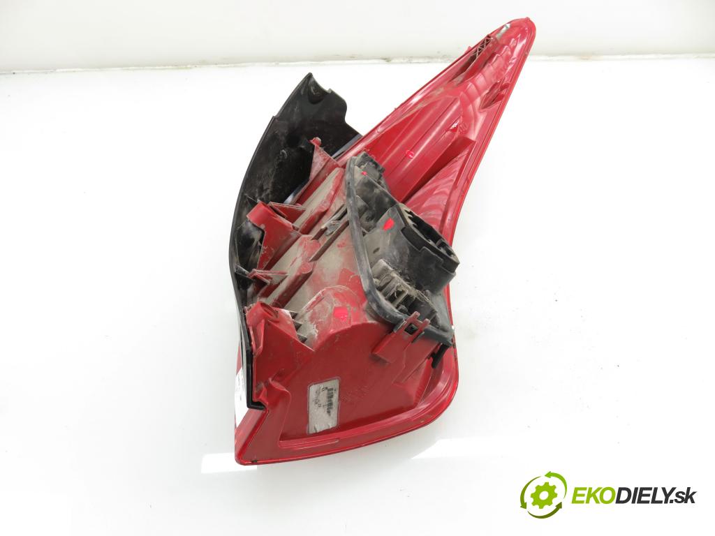 PEUGEOT 308 SW KOMBI 2008 88,00 1.6 16V - 5FW (EP6) 1598,00 Svetlo ľavé zadné