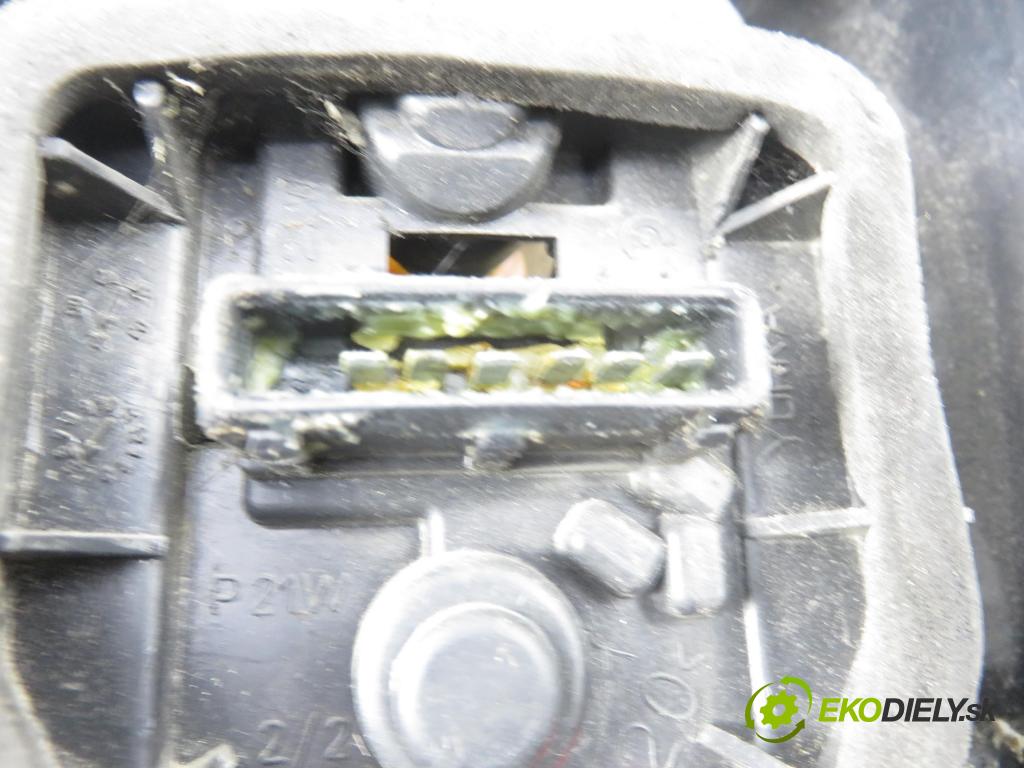 PEUGEOT PARTNER Combispace (5F) KOMBIVAN 2004 51,00 1.9 D - WJY (DW8B) 1868,00 světlo levé zadní